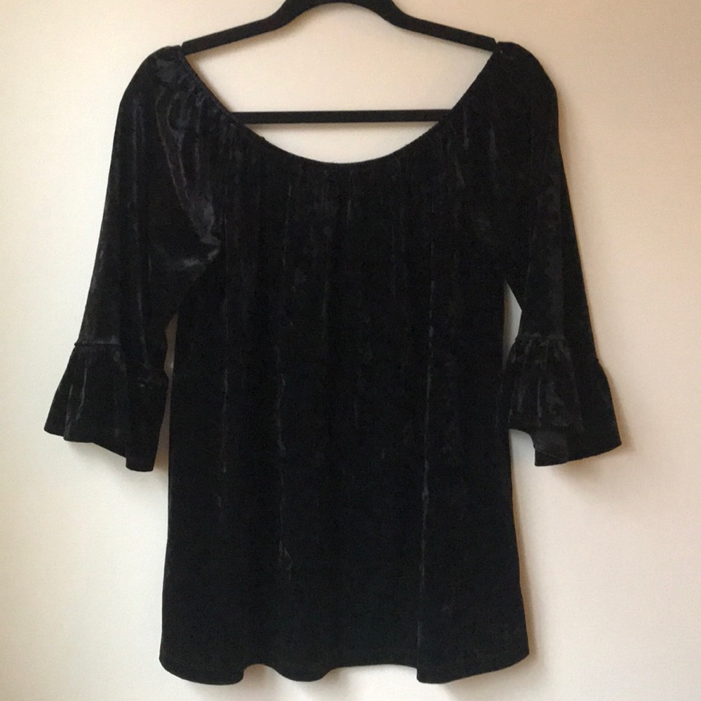 Velvet black top🎀